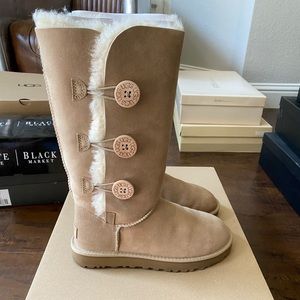 NIB UGG Bailey Button Triplet Tall in Sand sz 7